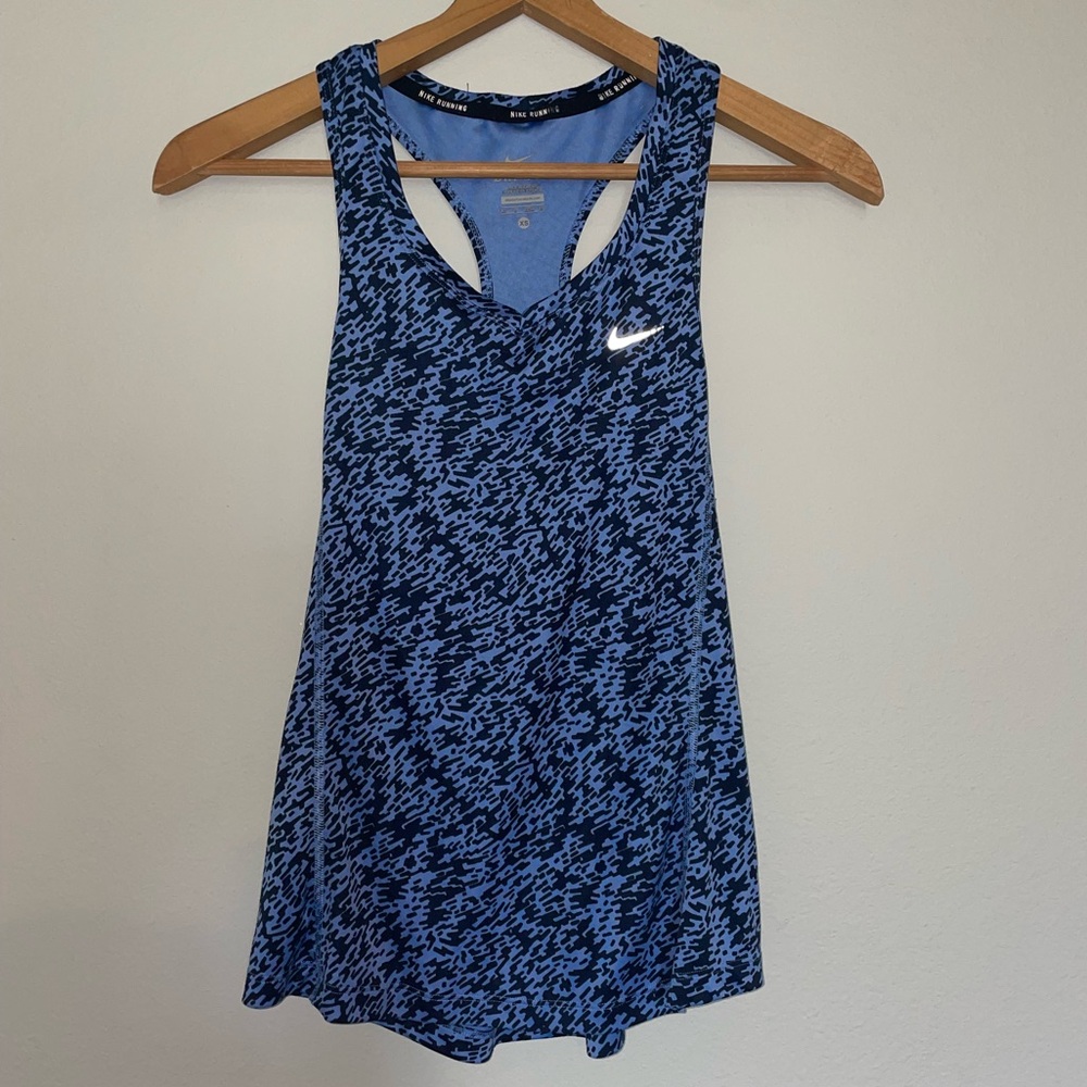 Nike athletic tank top. In great condition! Size XS. Colors: Lavender & Navy.